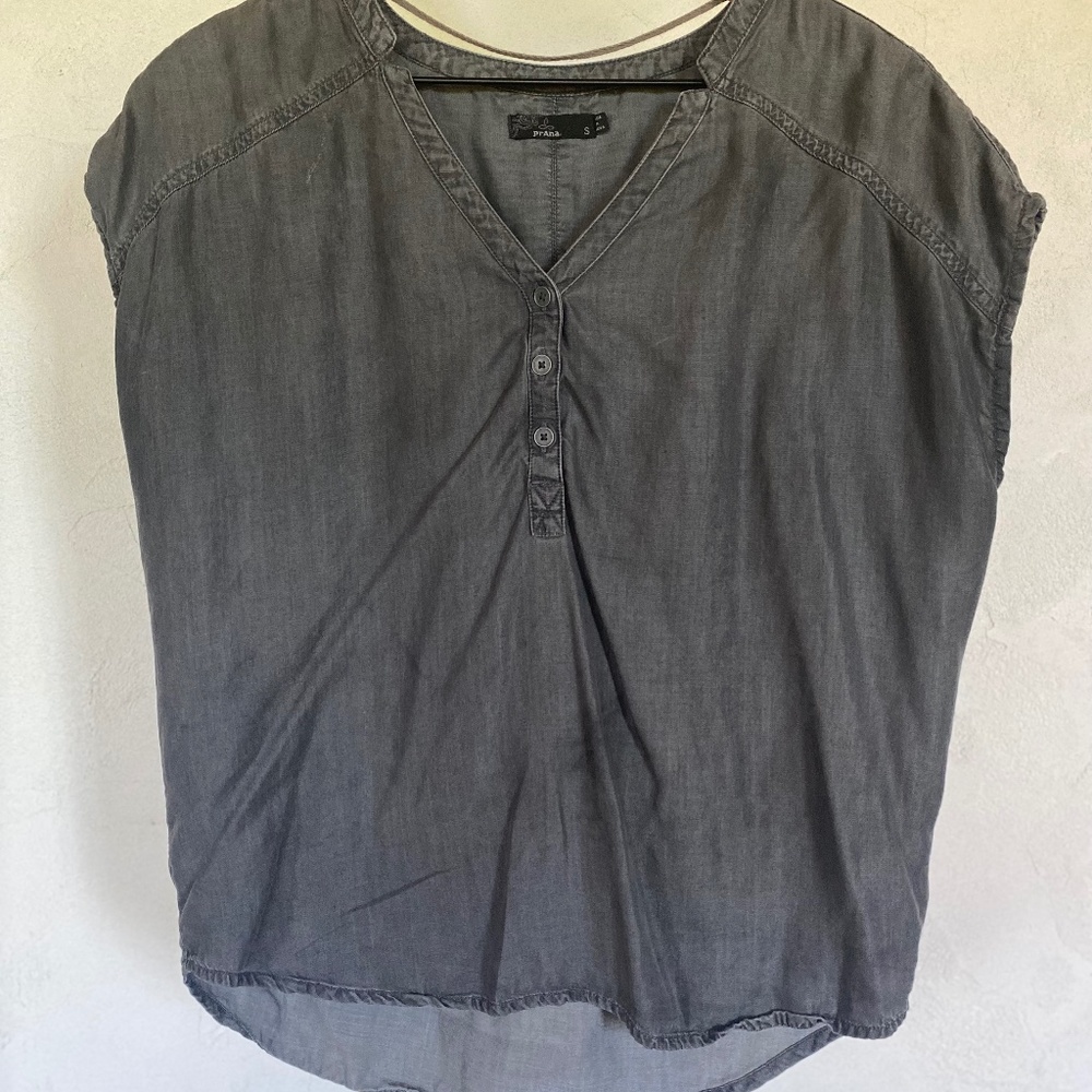 Small Gray Prana Top